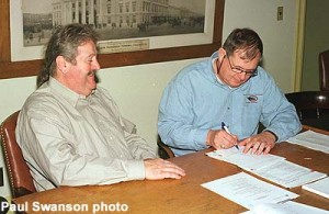 Mid-Continent president Jeff Bloohm signs the contract with Glenn Guerra to lead the restoration of MLS&W #63.