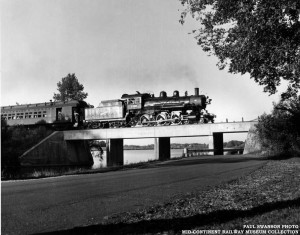 CNW 1385 crossing Yahara River bridge 